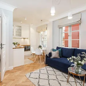 Rent Like - Plac Zamkowy 15/19 Warszawa